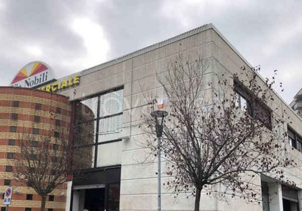 negozio in vendita a Modena in zona Centro Storico