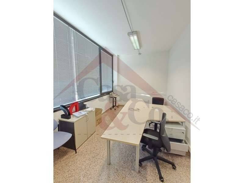 ufficio in vendita a Modena in zona Cognento