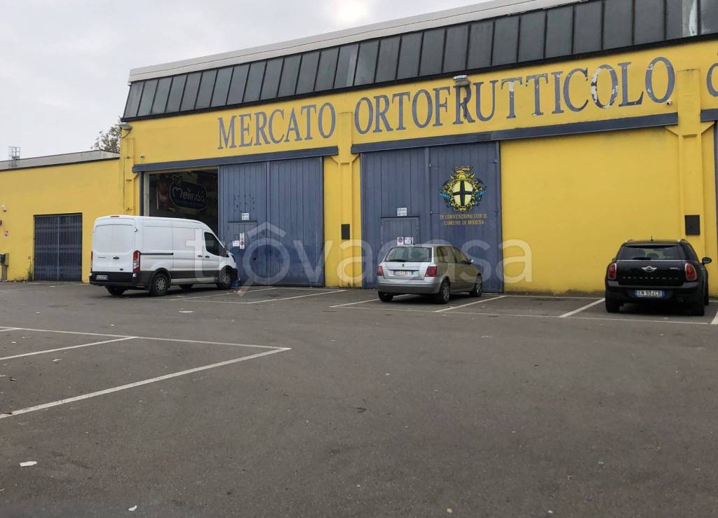 capannone in vendita a Modena in zona Crocetta