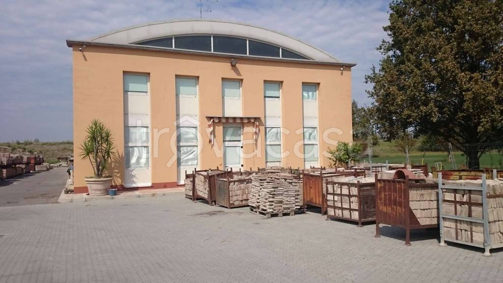 capannone in vendita a Modena in zona Albareto