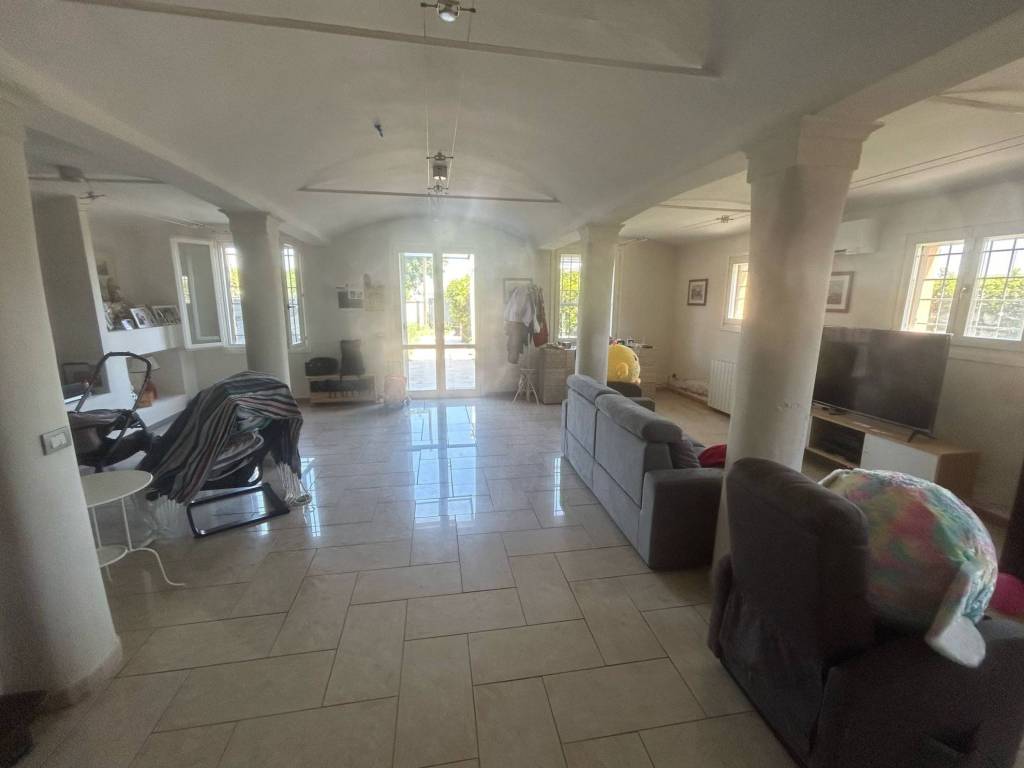casa indipendente in vendita a Modena in zona Villanova