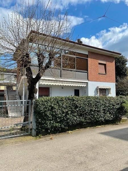 casa indipendente in vendita a Modena in zona Madonnina / Quattro Ville