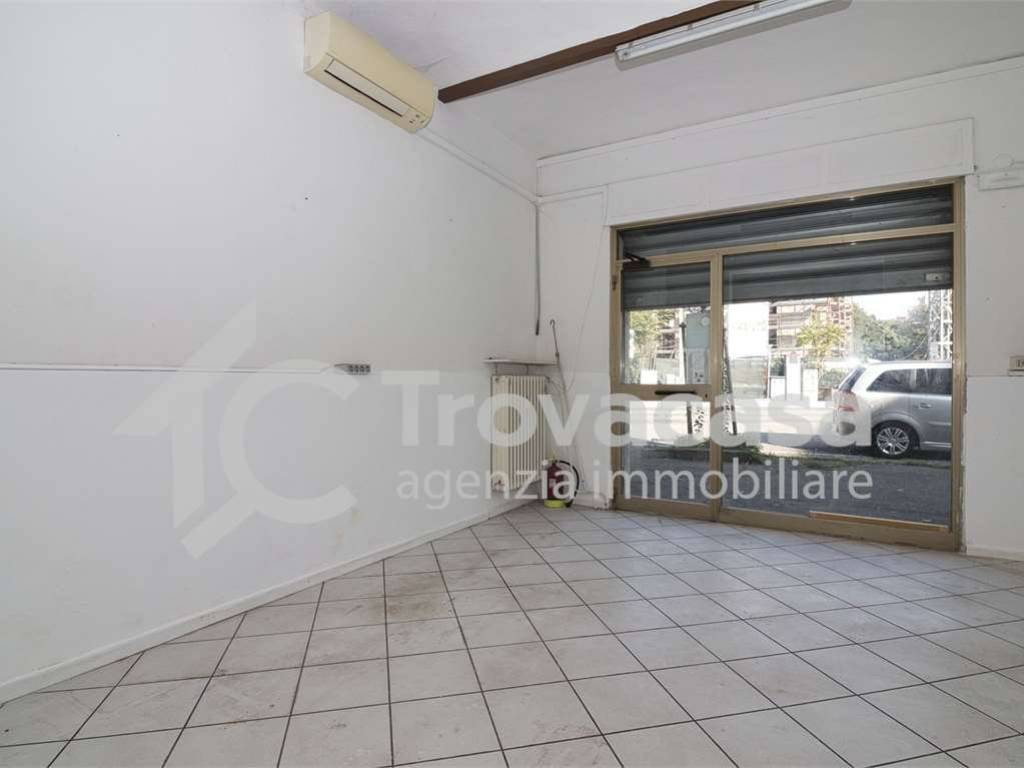 negozio in vendita a Modena in zona Crocetta