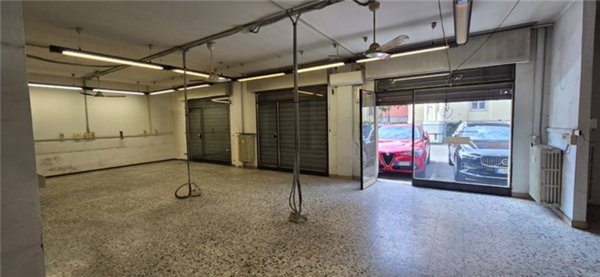 negozio in vendita a Modena