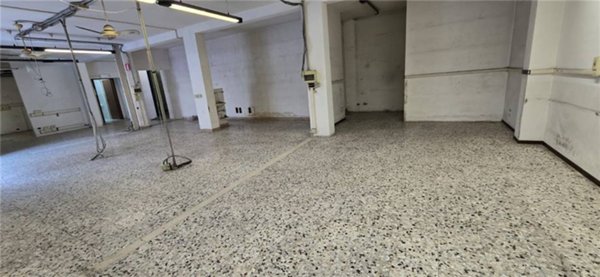 negozio in vendita a Modena in zona Crocetta