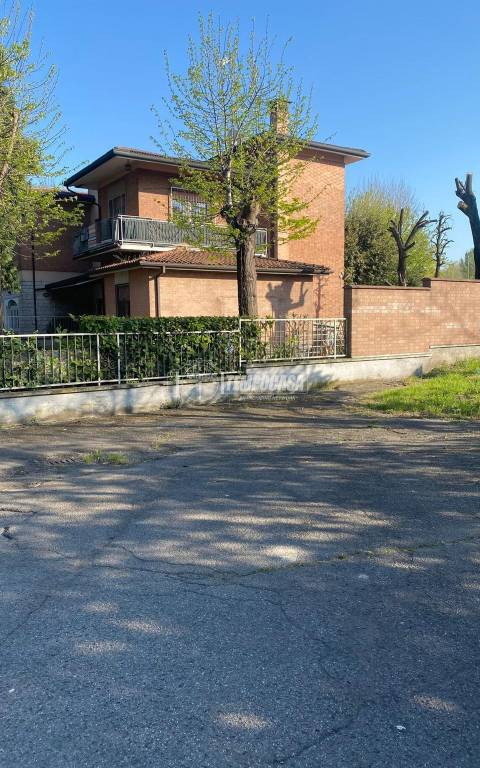 casa indipendente in vendita a Modena in zona San Damaso