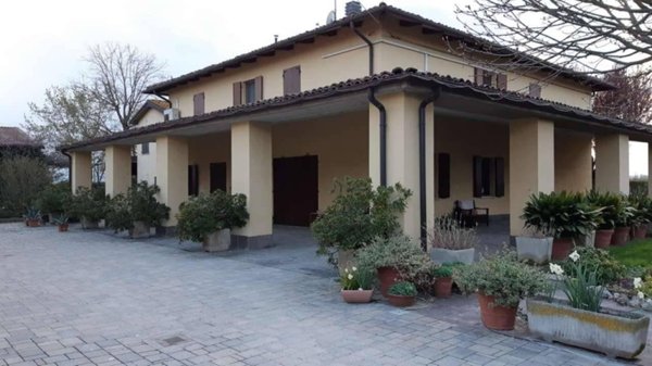 casa indipendente in vendita a Modena in zona Cittanova