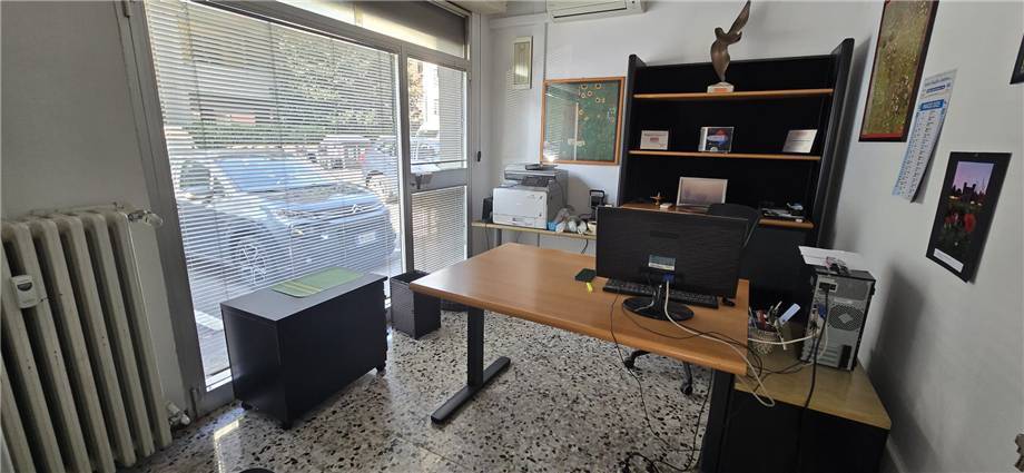 negozio in vendita a Modena in zona Crocetta