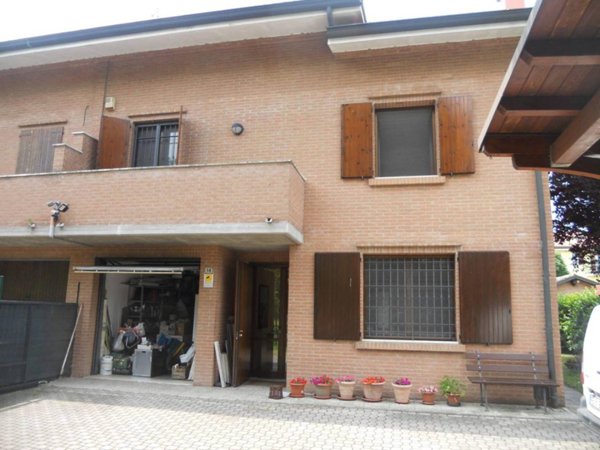 casa indipendente in vendita a Modena in zona Madonnina / Quattro Ville