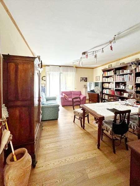 negozio in vendita a Modena