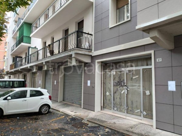 negozio in vendita a Modena in zona Sant'Agnese