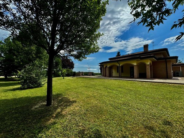 casa indipendente in vendita a Modena in zona Ganaceto