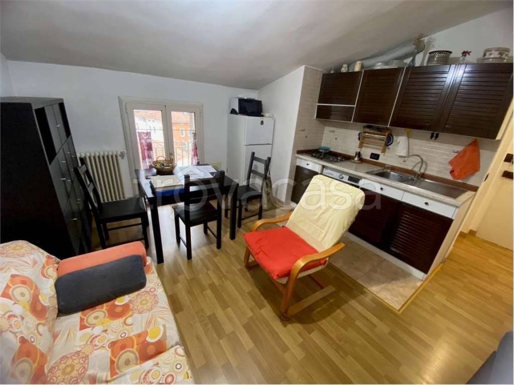 appartamento in vendita a Modena in zona Madonnina / Quattro Ville