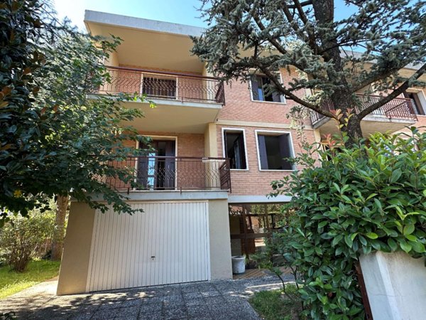 casa indipendente in vendita a Modena in zona San Damaso