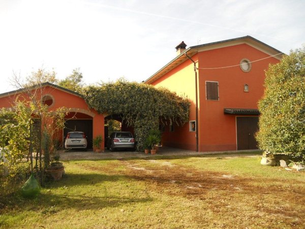 casa indipendente in vendita a Modena in zona Albareto