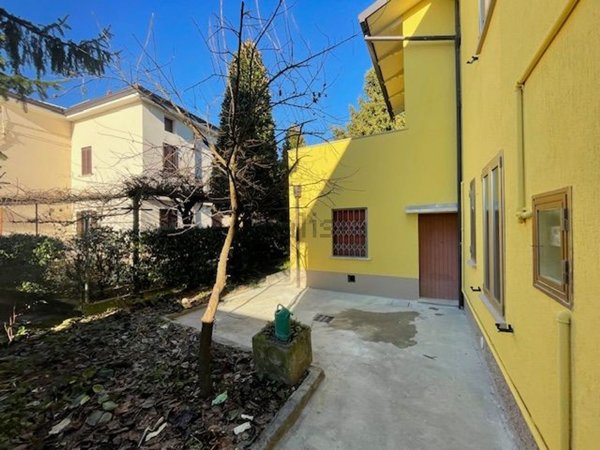casa indipendente in vendita a Modena in zona Crocetta
