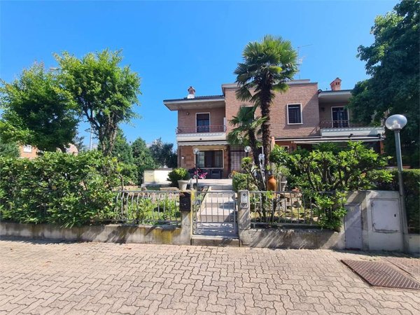 casa indipendente in vendita a Modena in zona Marzaglia