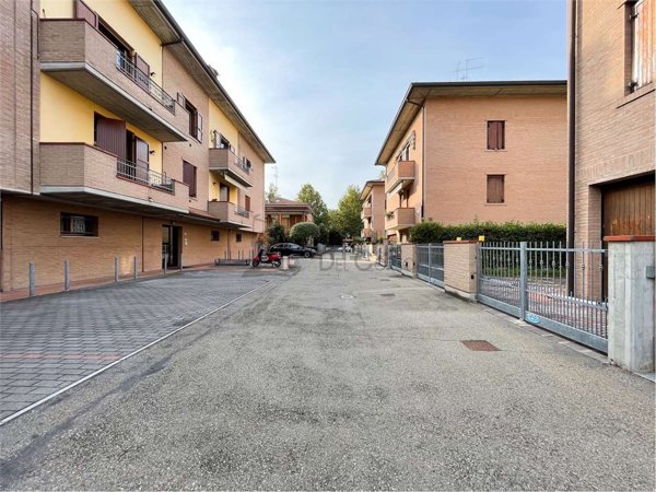 casa indipendente in vendita a Modena in zona Crocetta