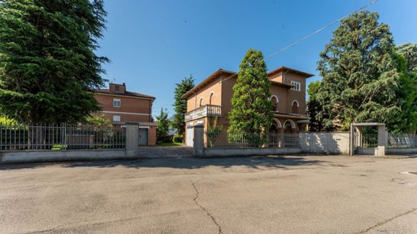 casa indipendente in vendita a Modena in zona Lesignana
