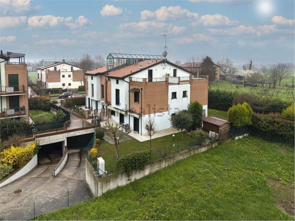 casa indipendente in vendita a Modena in zona Cognento