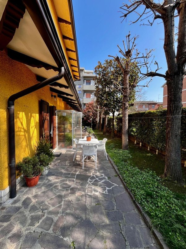 casa semindipendente in vendita a Modena