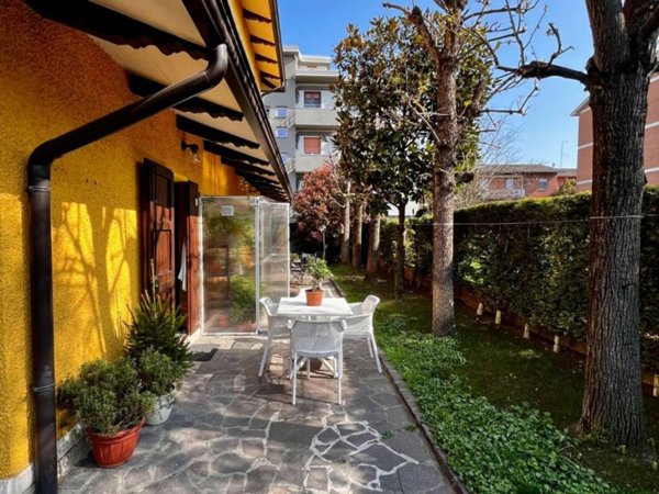 casa indipendente in vendita a Modena in zona San Lazzaro / Modena Est