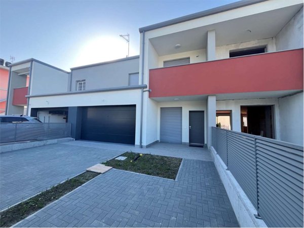 casa indipendente in vendita a Modena