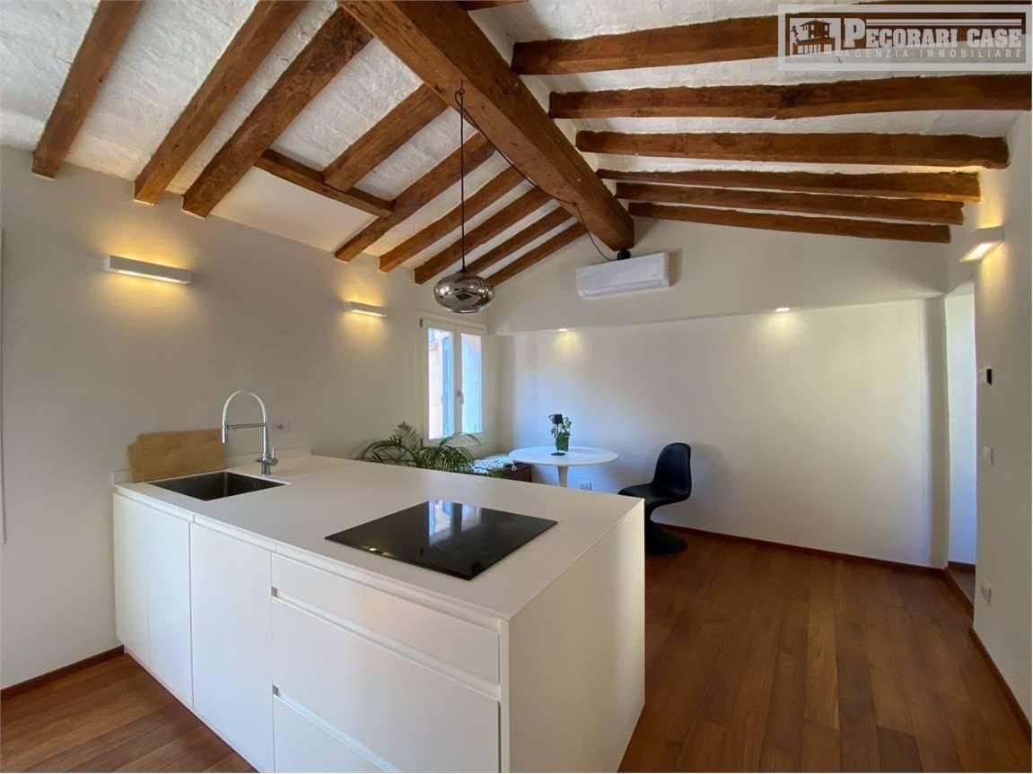 appartamento in vendita a Modena in zona Centro Storico