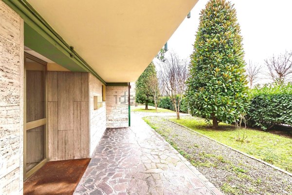appartamento in vendita a Modena in zona Amendola