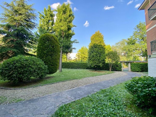 appartamento in vendita a Modena in zona Amendola