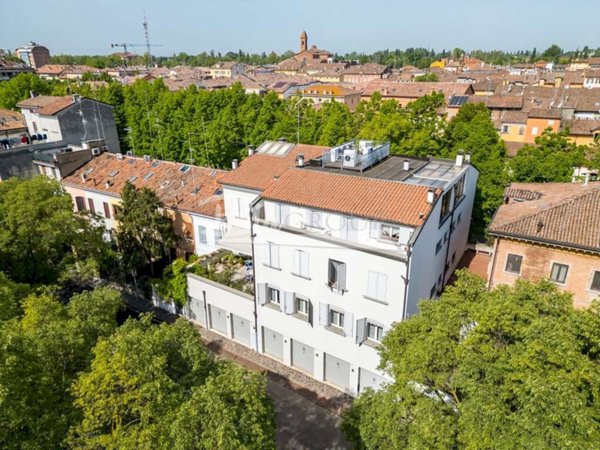 appartamento in vendita a Modena in zona Centro Storico