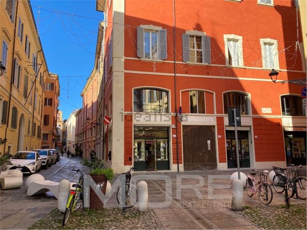 negozio in vendita a Modena in zona Centro Storico