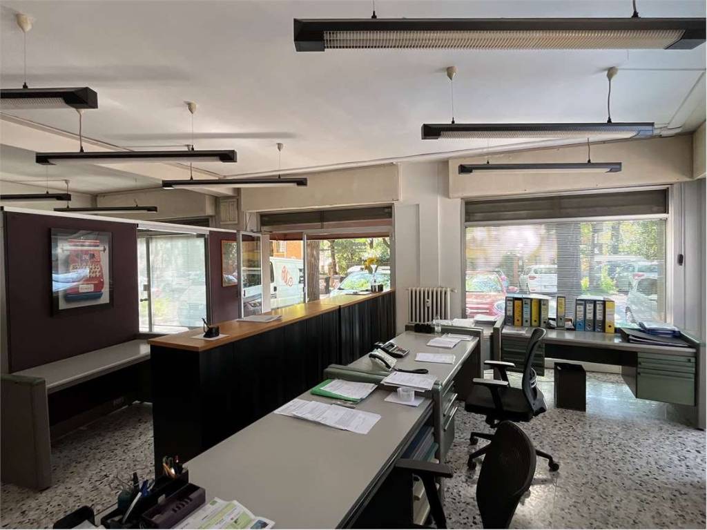 negozio in vendita a Modena in zona San Lazzaro / Modena Est