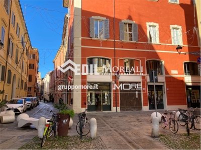 negozio in vendita a Modena in zona Centro Storico