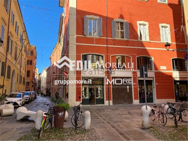negozio in vendita a Modena in zona Centro Storico
