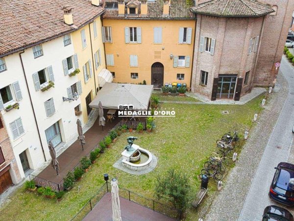 appartamento in vendita a Modena in zona Centro Storico