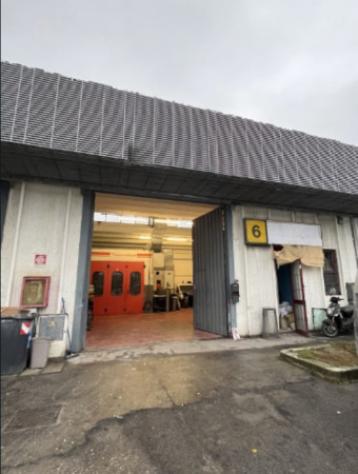 locale commerciale in vendita a Modena