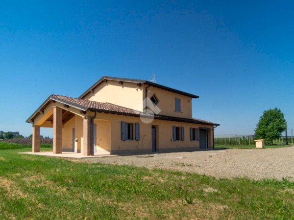 casa indipendente in vendita a Modena in zona Ganaceto