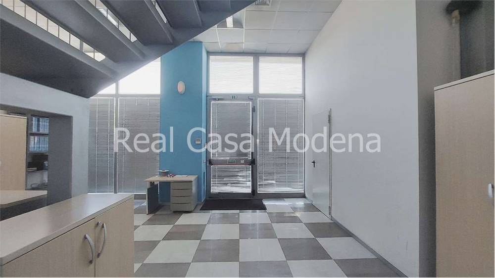 ufficio in vendita a Modena in zona Crocetta