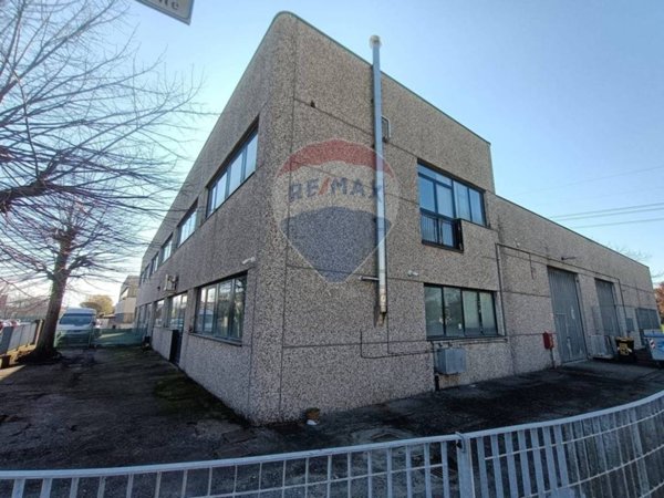 locale commerciale in vendita a Modena in zona Baggiovara