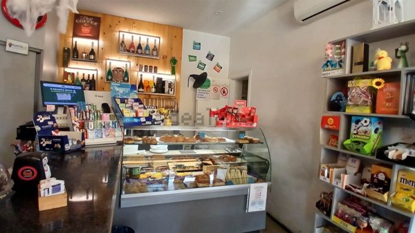 negozio in vendita a Modena