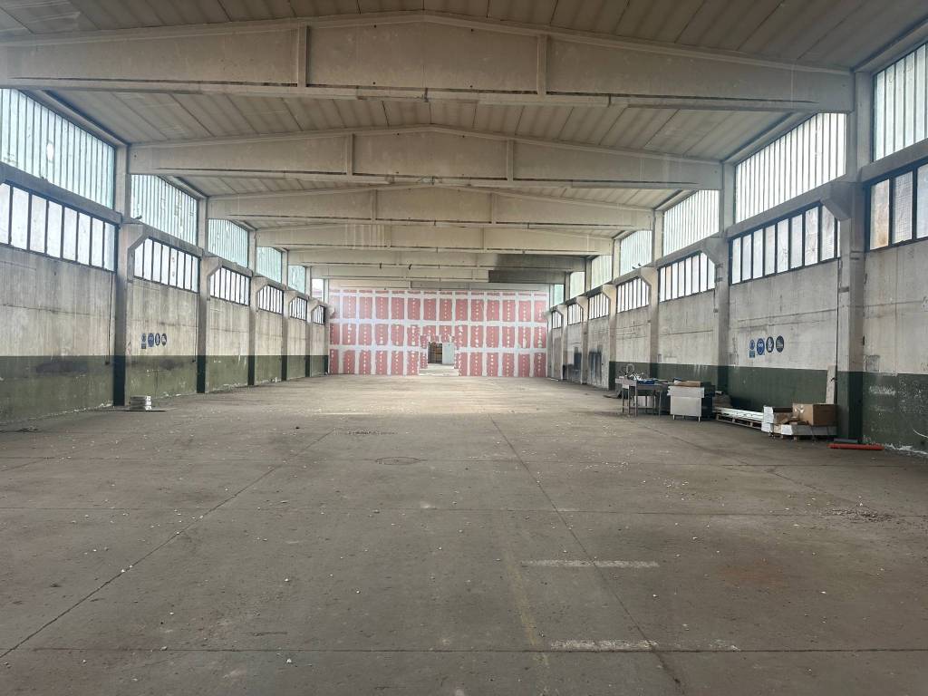 capannone in vendita a Modena in zona San Lazzaro / Modena Est