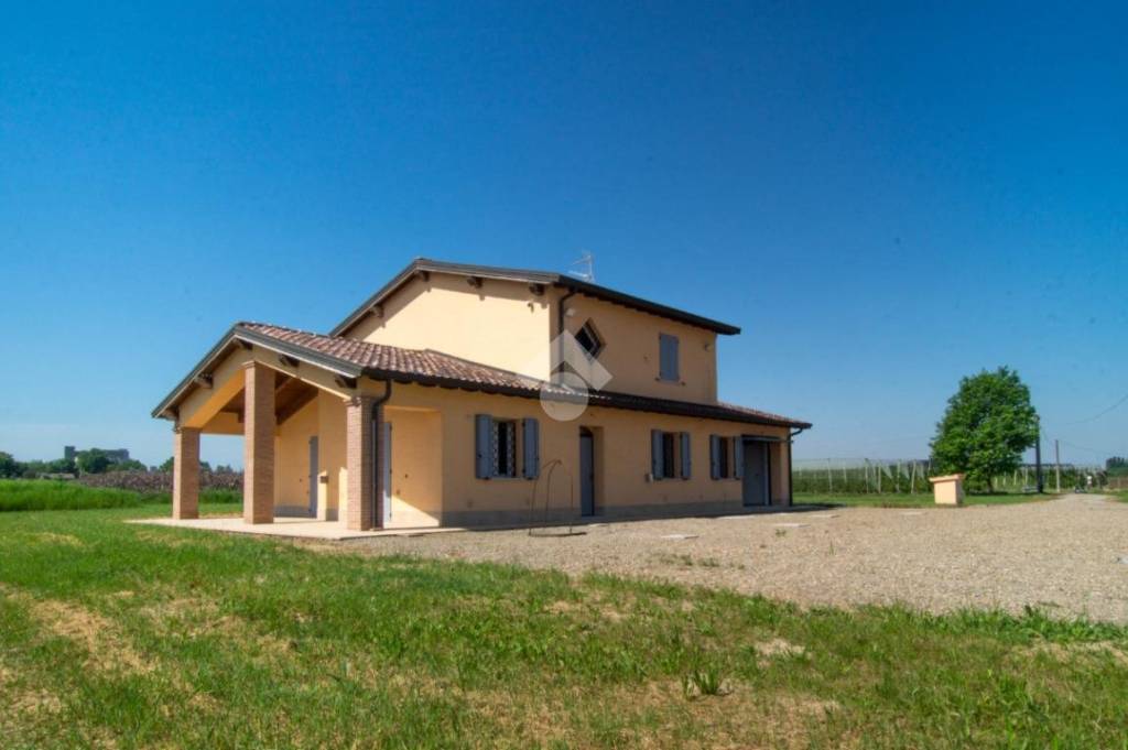 casa indipendente in vendita a Modena in zona Ganaceto