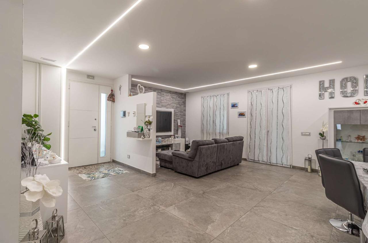 casa indipendente in vendita a Modena in zona Madonnina / Quattro Ville