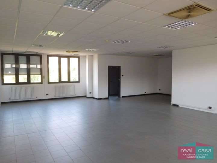 ufficio in vendita a Modena in zona San Lazzaro / Modena Est