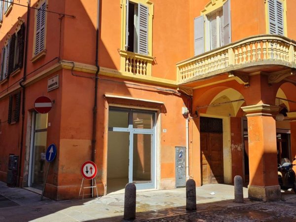 negozio in vendita a Modena in zona Centro Storico