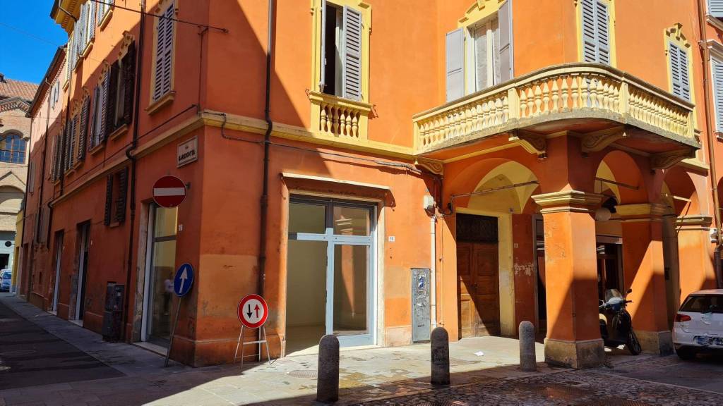appartamento in vendita a Modena in zona Centro Storico