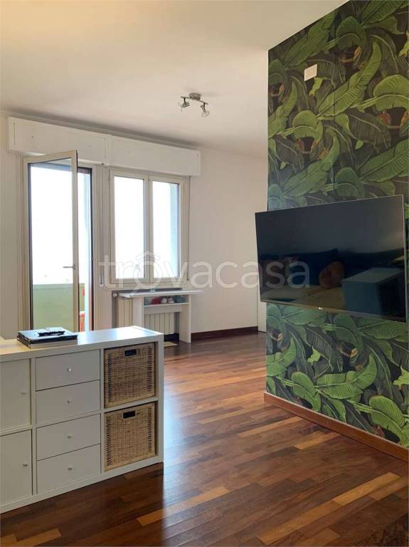 appartamento in vendita a Modena in zona Amendola