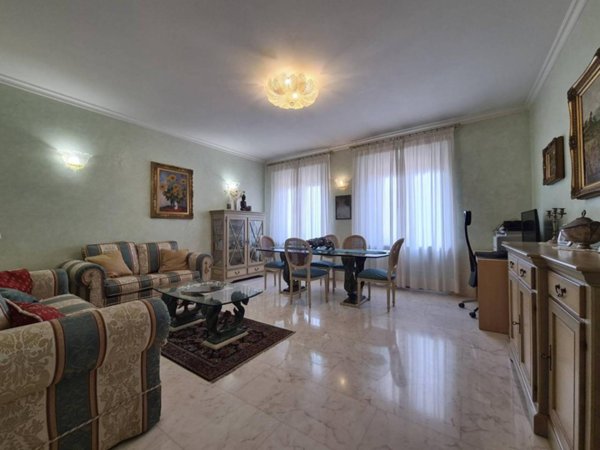 appartamento in vendita a Modena in zona Centro Storico
