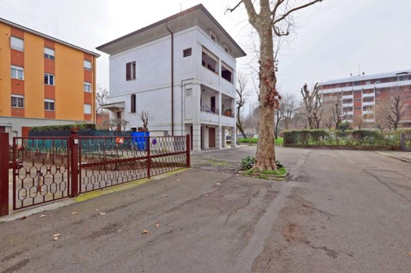casa indipendente in vendita a Modena in zona San Faustino